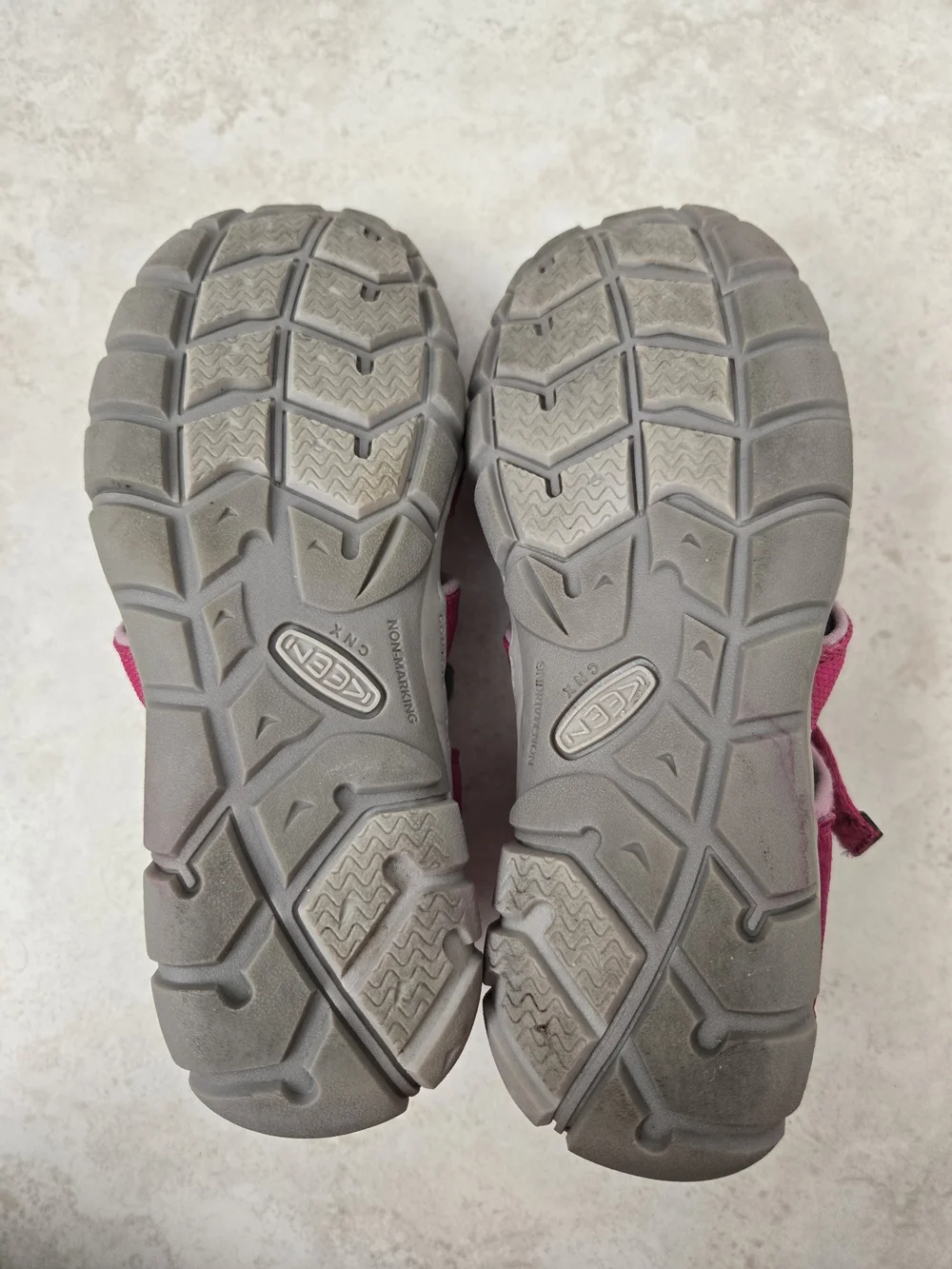 KEEN Kids' Seacamp II CNX Pink sandals Size 4 Big Kids